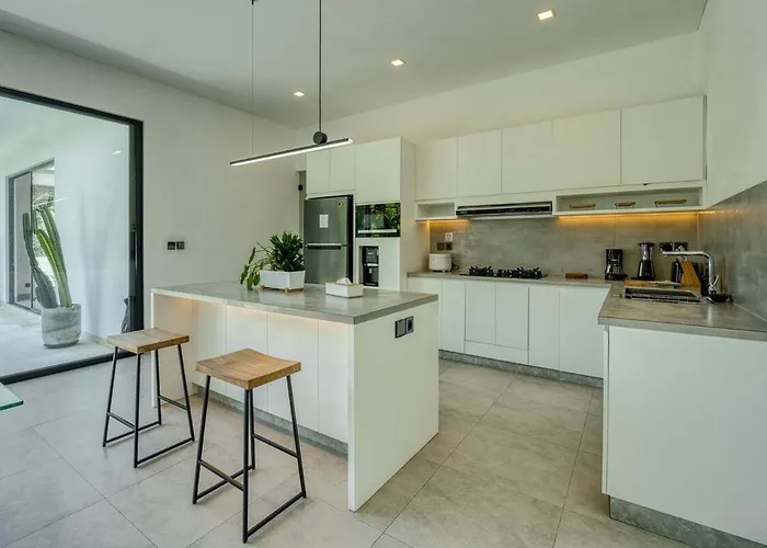 Yuka V1 Modern Tropical 2br With Pool In ヴィラ スミニャック