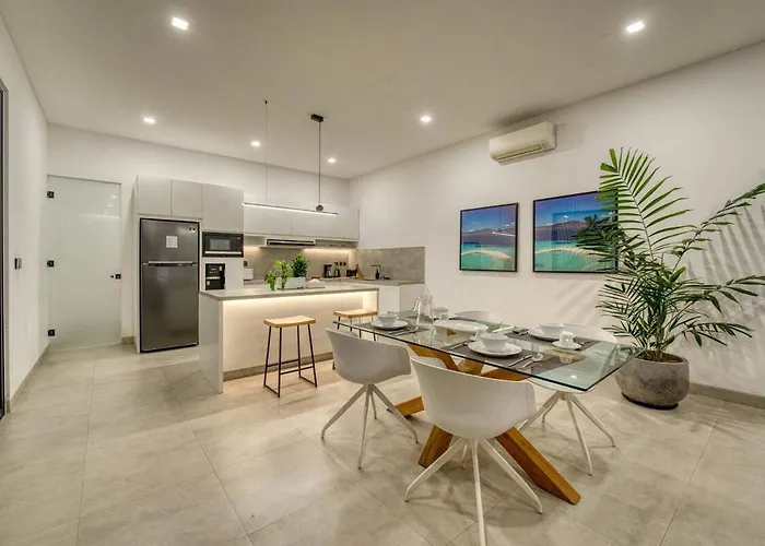 Yuka V1 Modern Tropical 2br With Pool In スミニャック