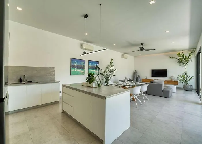 Yuka V1 Modern Tropical 2br With Pool In ヴィラ スミニャック