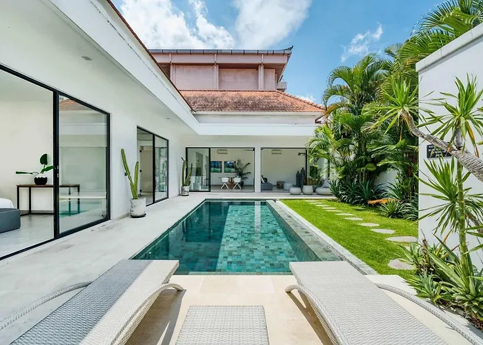 Yuka V1 Modern Tropical 2br With Pool In ヴィラ