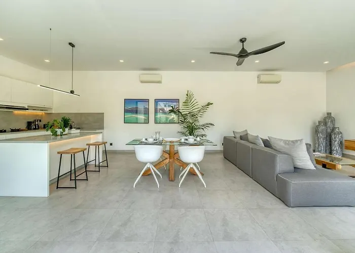 Yuka V1 Modern Tropical 2br With Pool In ヴィラ スミニャック