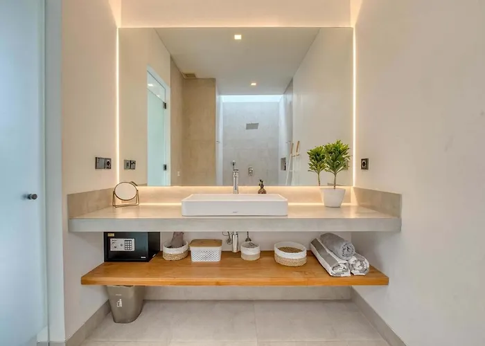 Yuka V1 Modern Tropical 2br With Pool In