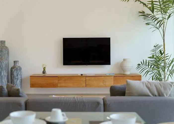 Yuka V1 Modern Tropical 2br With Pool In * スミニャック